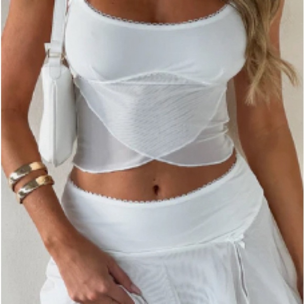 WHITE FOX: it’s only a dream top white
